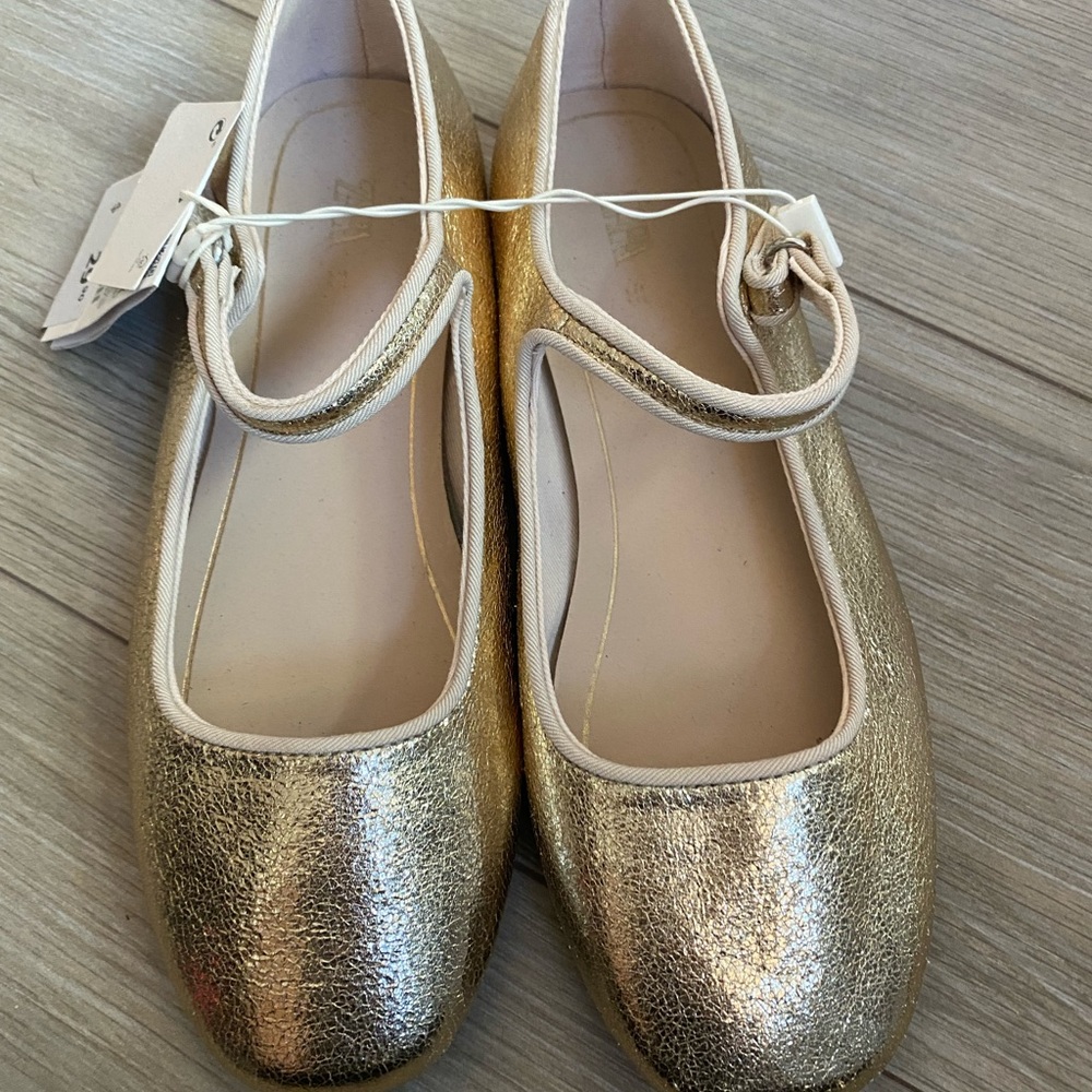 NWT Zara kids gold flats  3.5